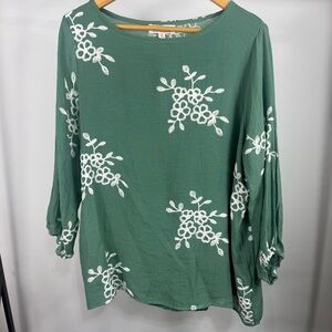 Woman’s Green Top with White Floral Embroidery Size 2X